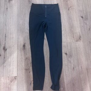 Vuori Dark Green soft zip up front Leggings size small